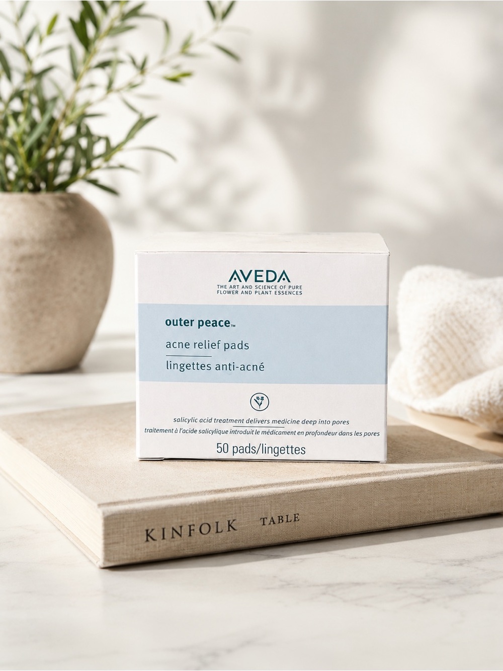 AVEDA Outer Peace Acne Relief Pads — White & Light Blue